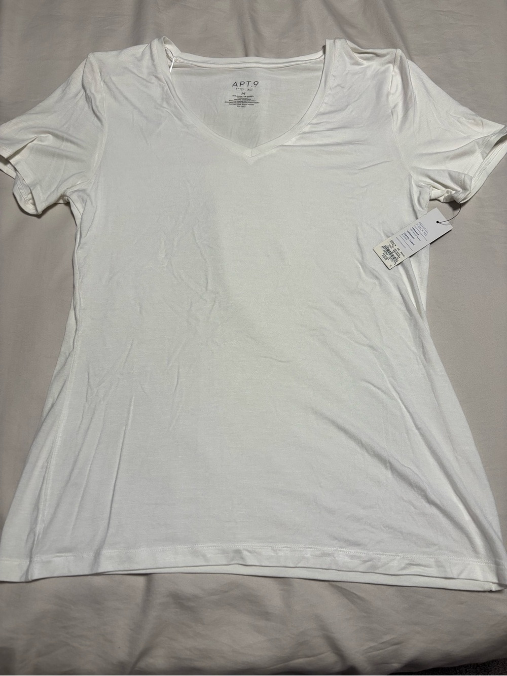 APT.9 Women’s white v-neck t-shirt Medium